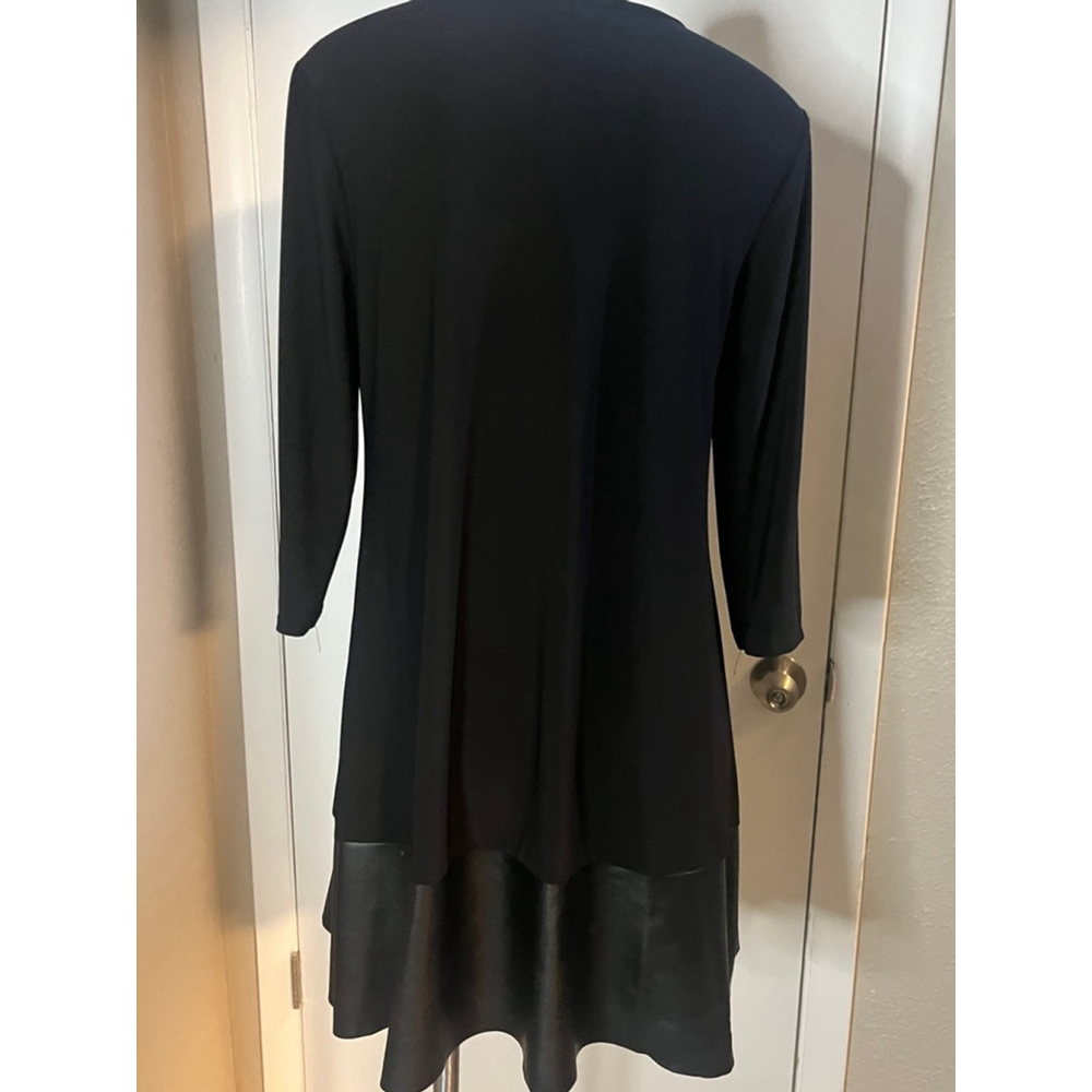 Womens black mini dress contrasting hemline 3/4 sleeve size medium like new - Picture 4 of 11